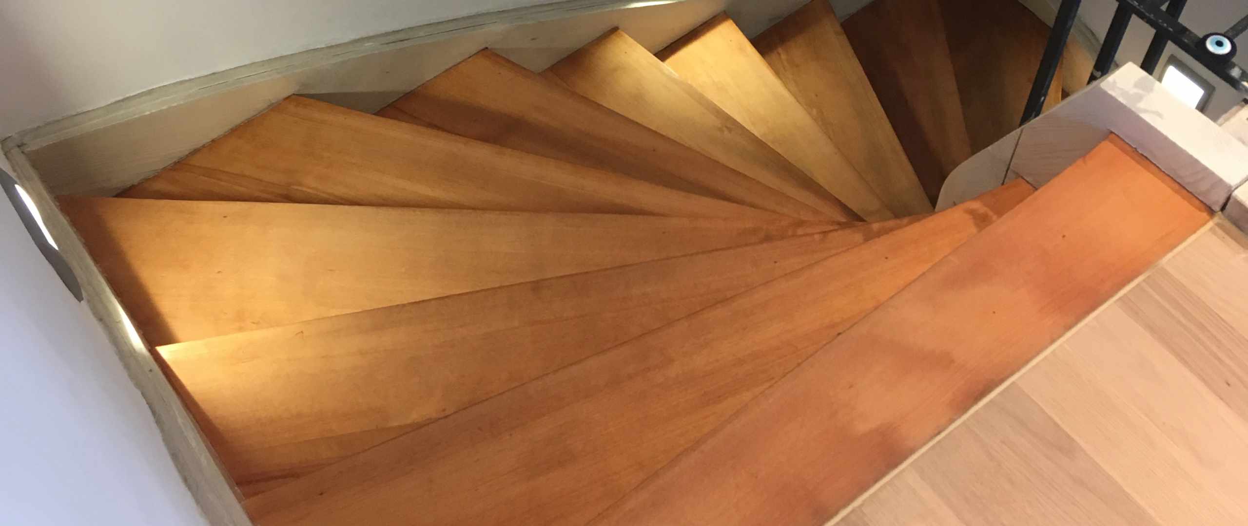Treppensanierung Stuttgart Rohr Buche zweifarbig geölt
