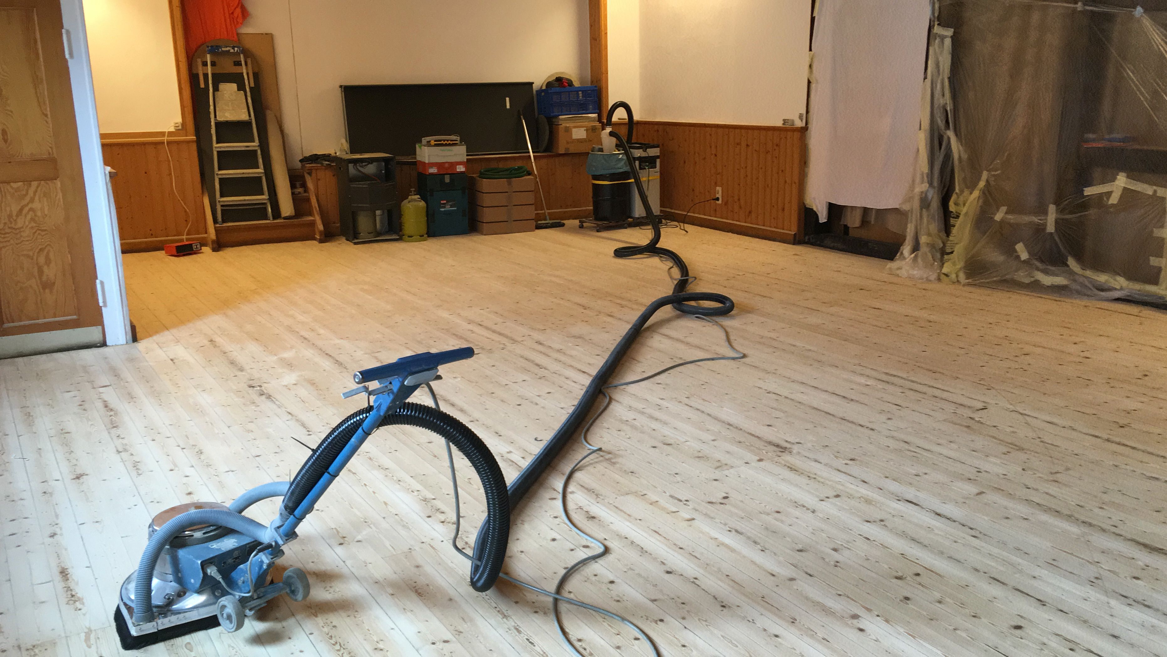 Dielenboden Mittelschliff Staubabsaugung Staubfrei Körnung 60