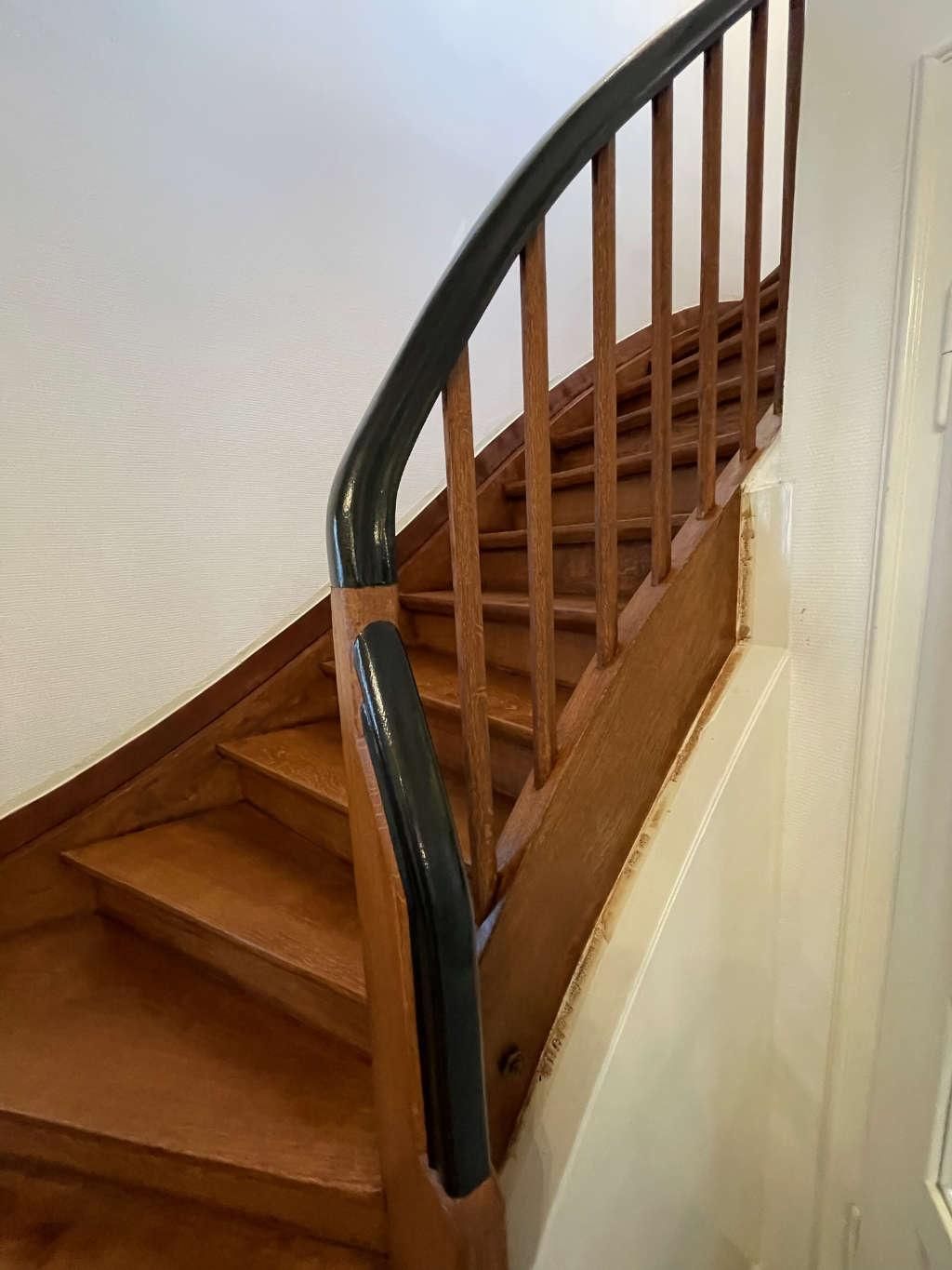 Treppensanierung Treppenwangen Geländer Eiche geölt