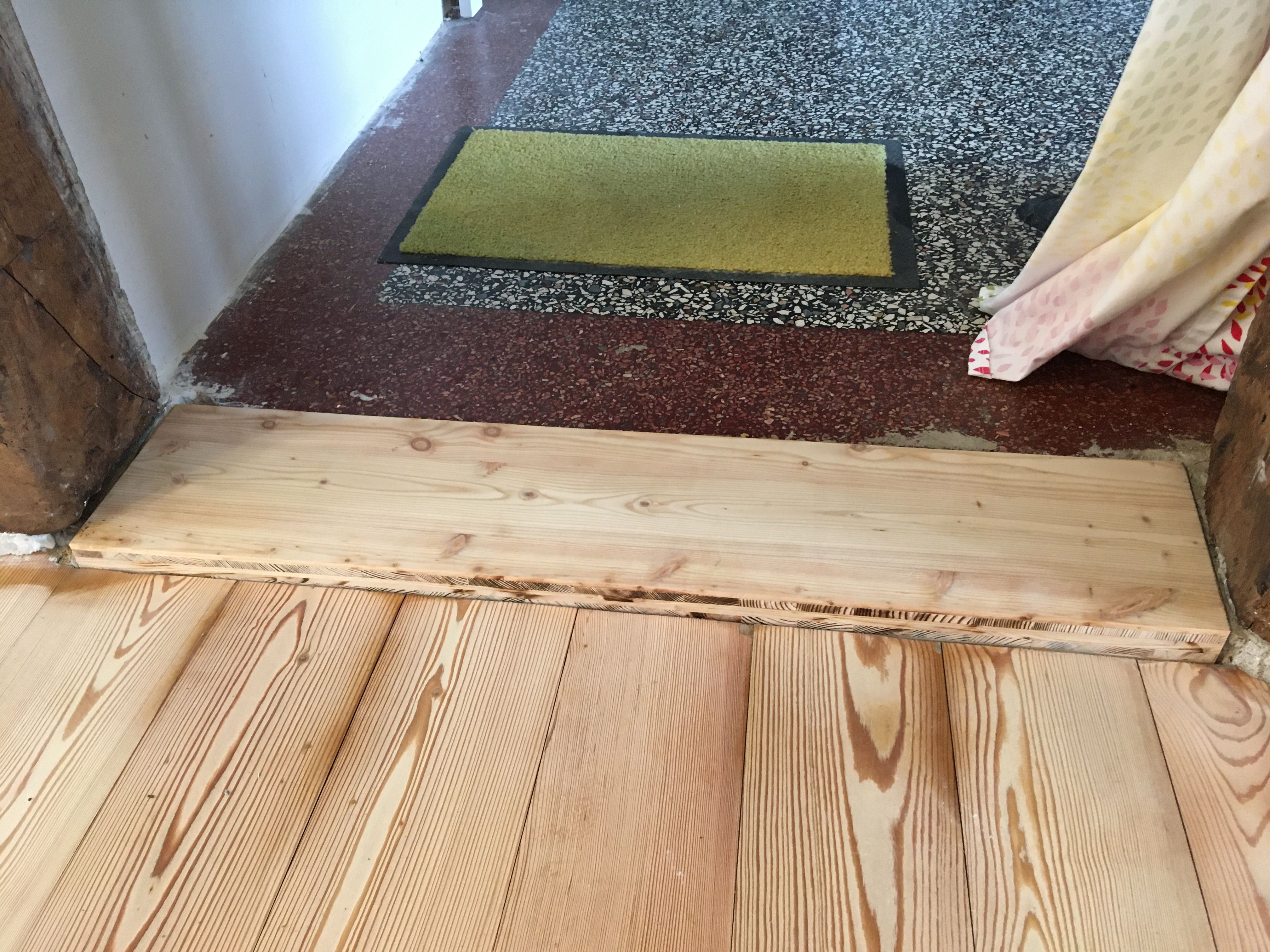 Dielenboden Türschwelle Wasserschaden Sanierung