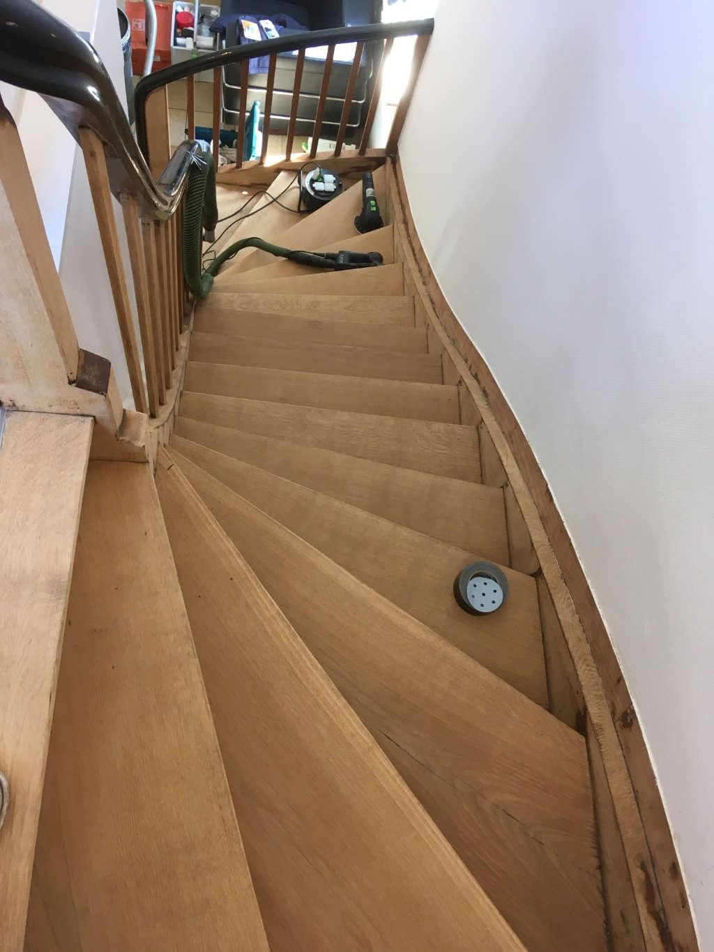 Holztreppe renovieren abschleifen Reutlingen