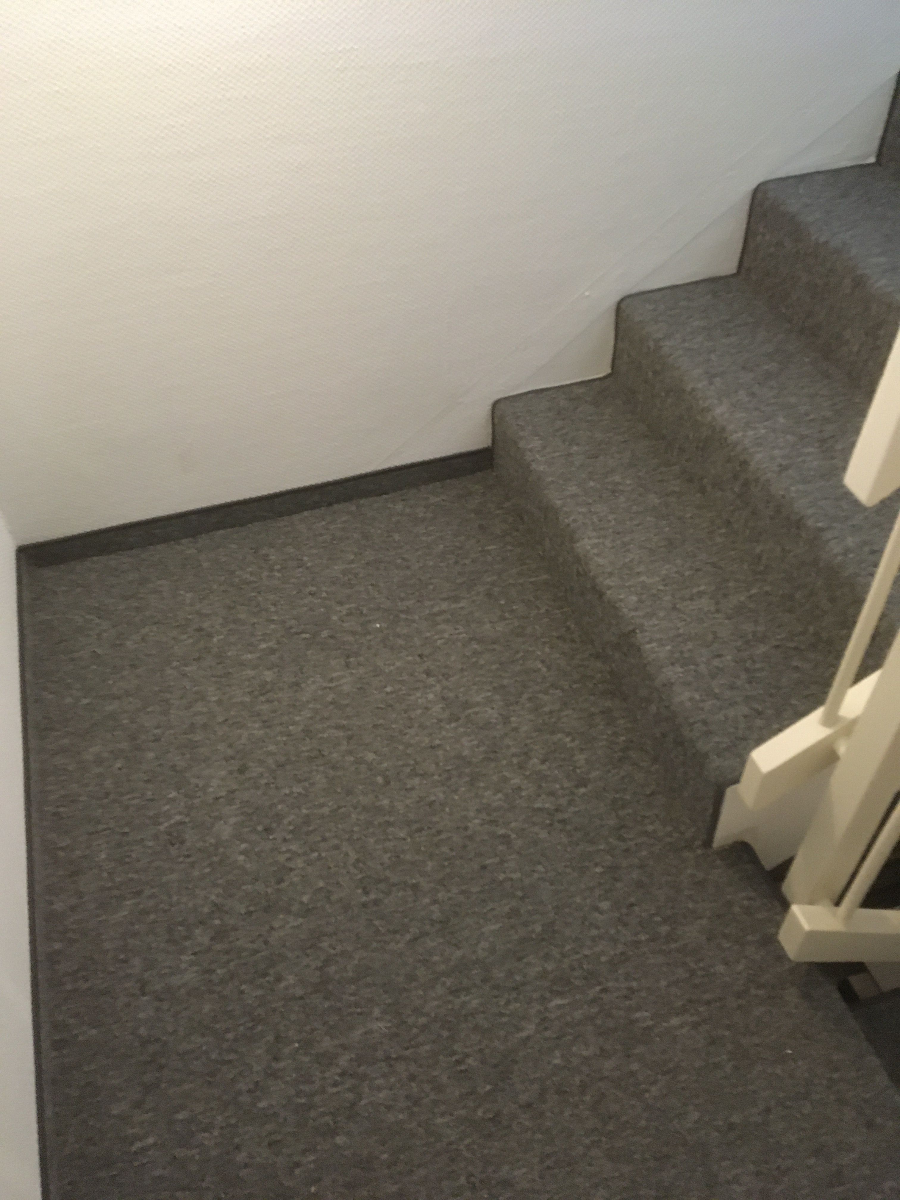 Podest Treppe Teppichboden Kettelleiste Kettelsockel