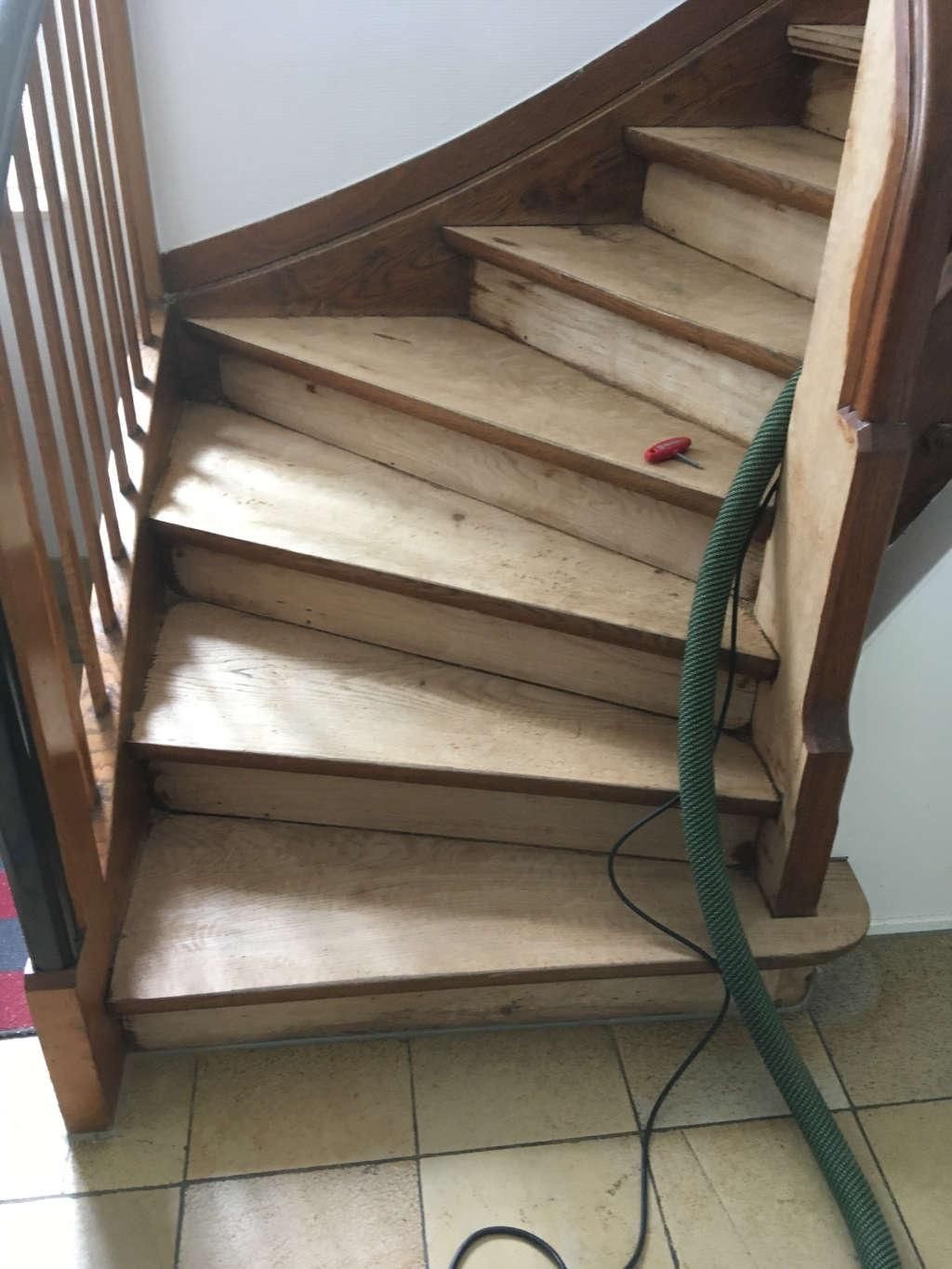 Holztreppe renovieren schleifen Reutlingen