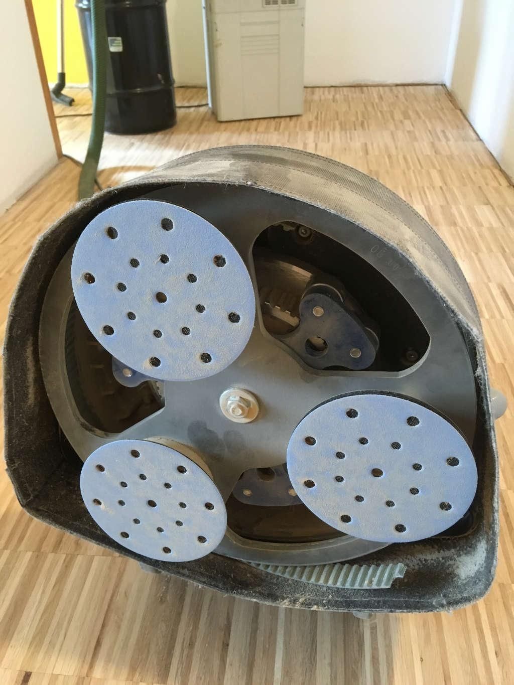 Parkett Renovierung abschleifen und versiegeln Multidiskmaschine